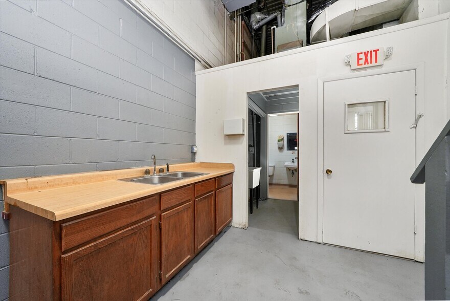 More Photos Of 4135 W 123rd St, Alsip Warehouse For Lease