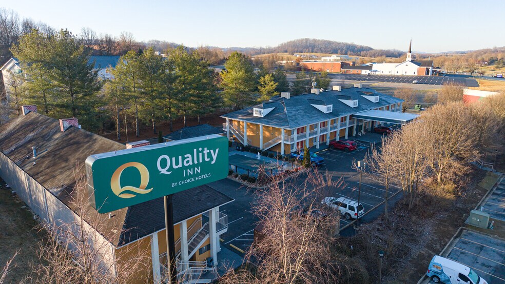 Primary Photo Of 119 Pinnacle Dr, Johnson City Hotel For Sale