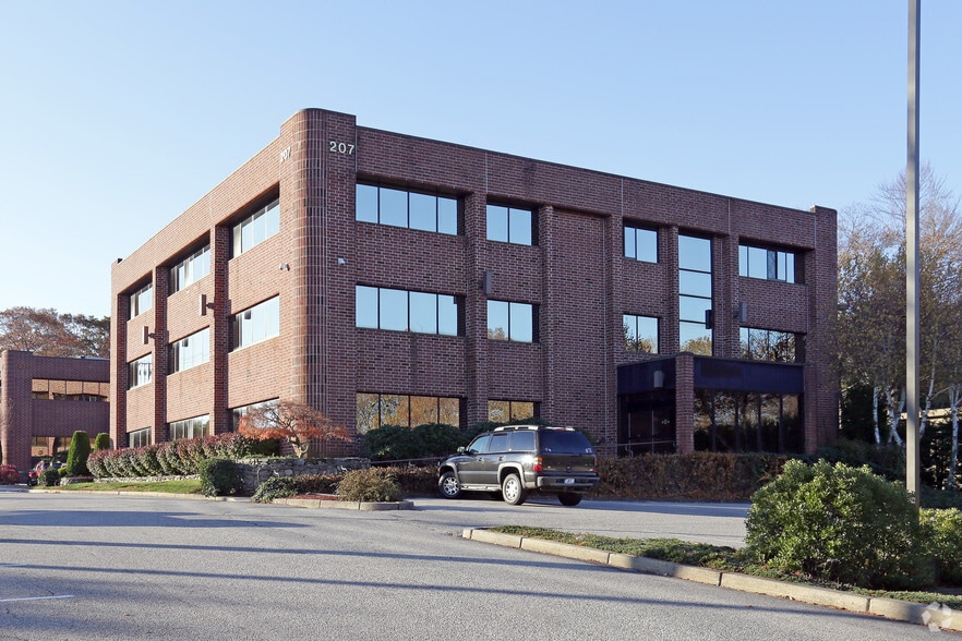 More Photos Of 207 Quaker Ln, West Warwick Office For Lease