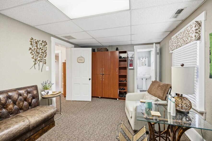 More Photos Of 8862 Cincinnati Dayton Rd, West Chester Office For Sale