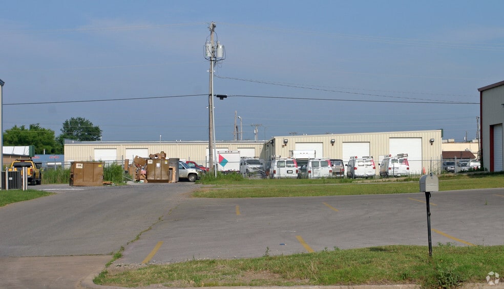 More Photos Of 901-905 S 9th St, Broken Arrow Unknown For Lease