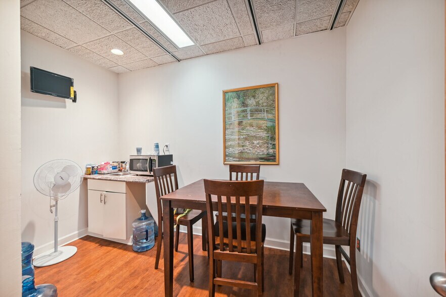 More Photos Of 1553 State Route 27, Somerset Medical For Sale