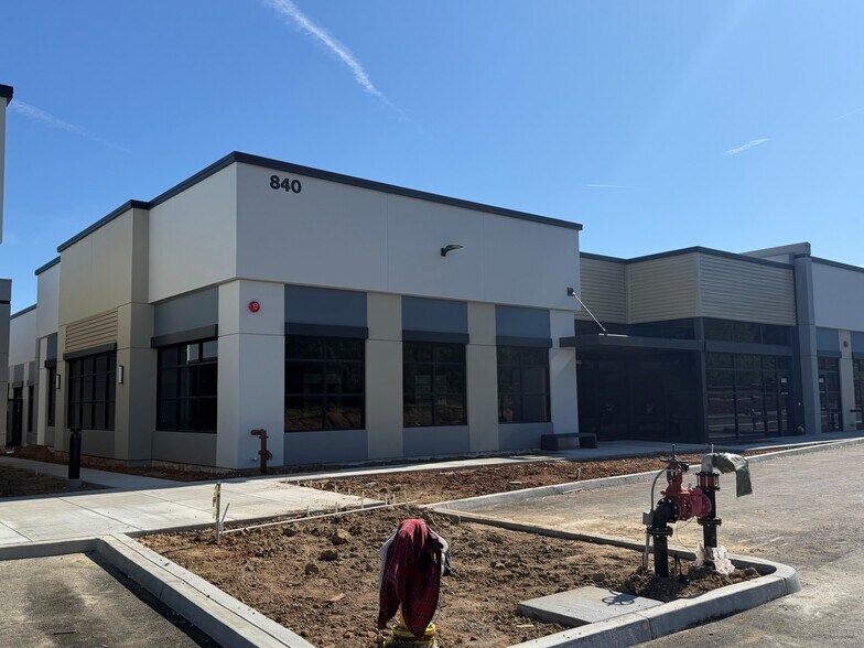 More Photos Of 850 Patriot Dr, Moorpark Unknown For Lease