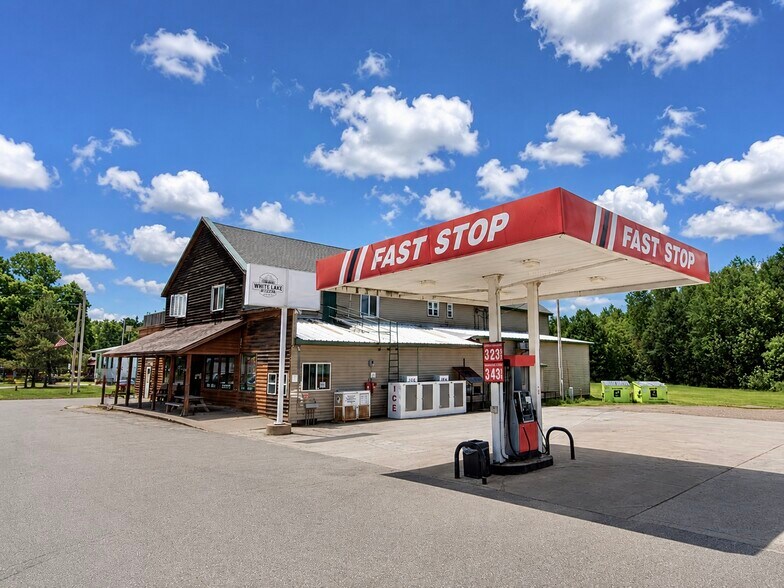 More Photos Of 633 Bissell St, White Lake General Retail For Sale