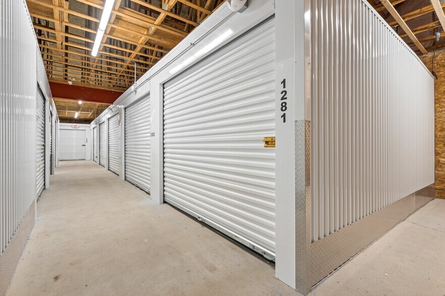 More Photos Of 920 Lafayette Rd, Seabrook Industrial For Sale