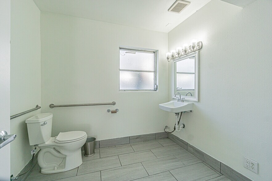 More Photos Of , Largo Unknown For Sale