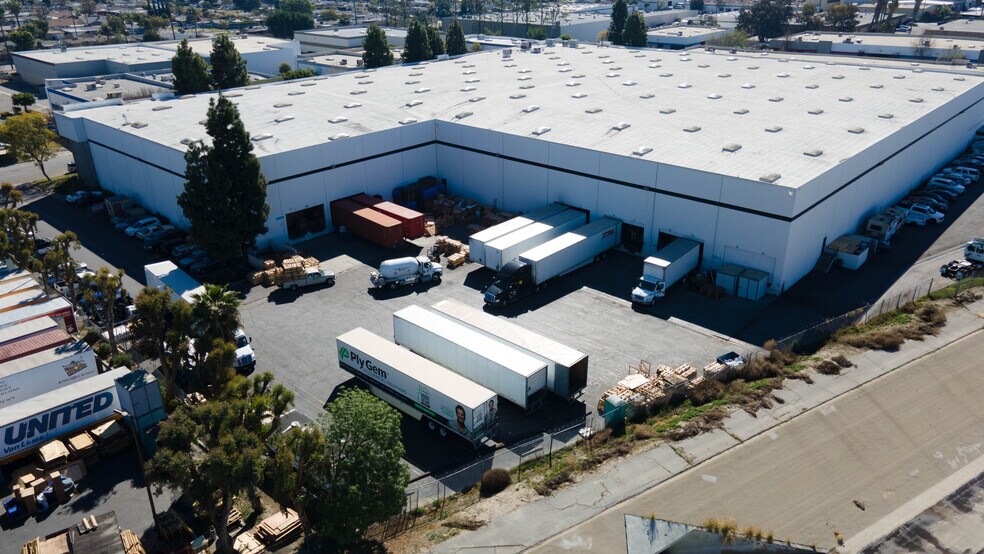 More Photos Of 13545-13565 Larwin Cir, Santa Fe Springs Warehouse For Lease