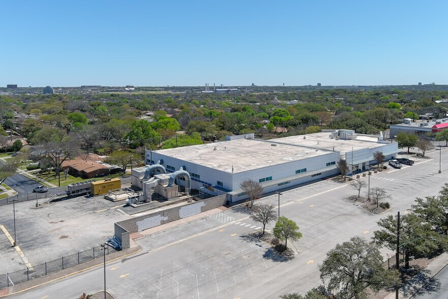 More Photos Of 7000 San Pedro Ave, San Antonio Office For Sale