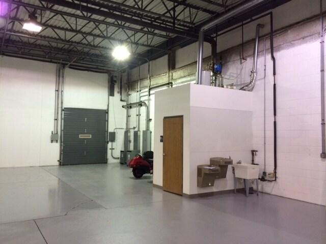 More Photos Of 11902-11940 Oak Creek Pky, Huntley Flex For Sale