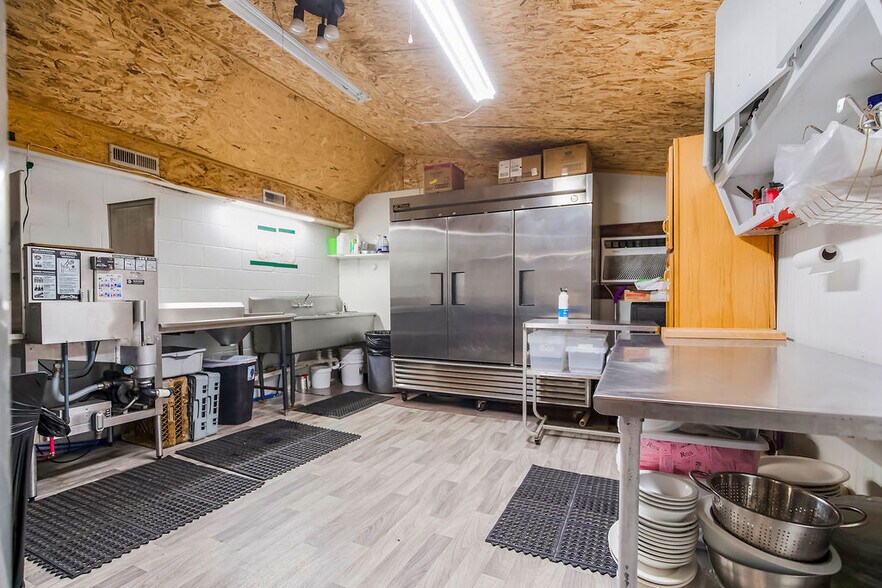 More Photos Of 24200 MO-45, Rushville Flex For Sale