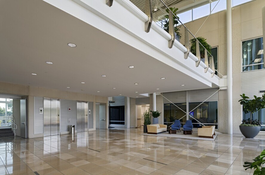 More Photos Of 810 Hester's Crossing, Round Rock Office For Lease