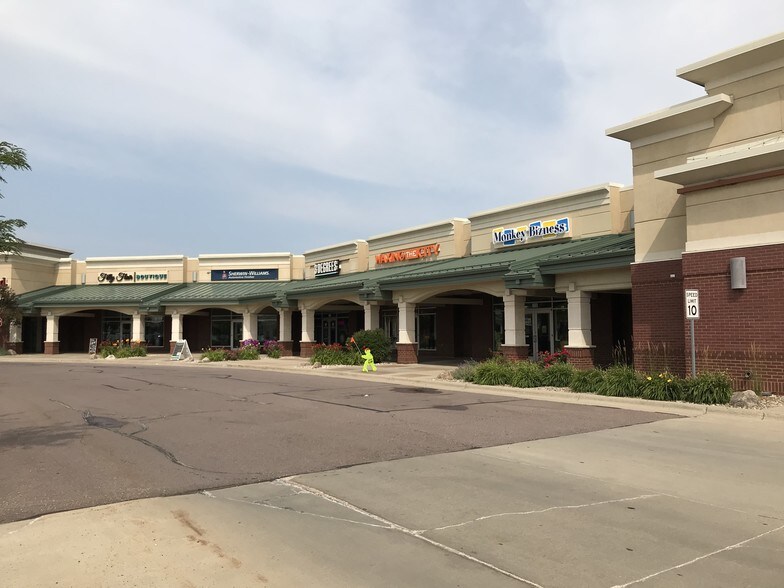 More Photos Of 4801-4831 S Louise Ave, Sioux Falls General Retail For Lease