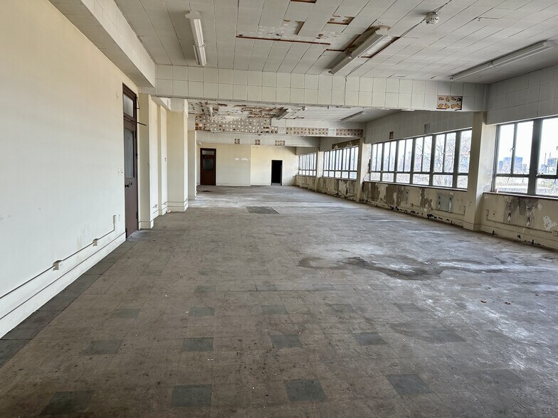 More Photos Of 400 Delancy St, Newark Warehouse For Lease