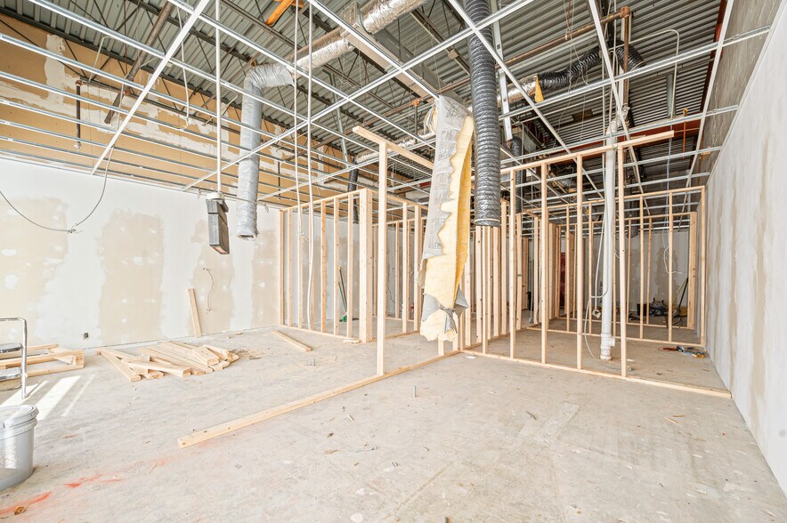 More Photos Of 1508-1574 N Mitchell St, Cadillac General Retail For Sale