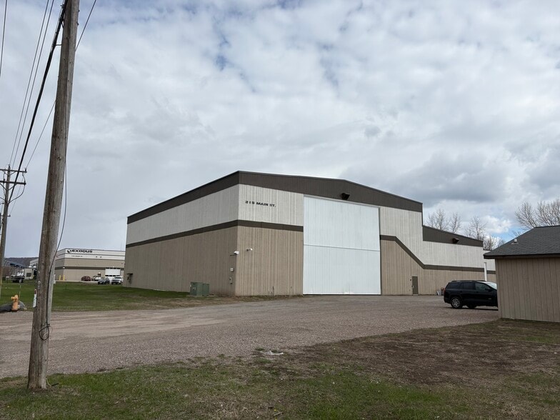 More Photos Of 215 Main St, Superior Manufacturing For Lease