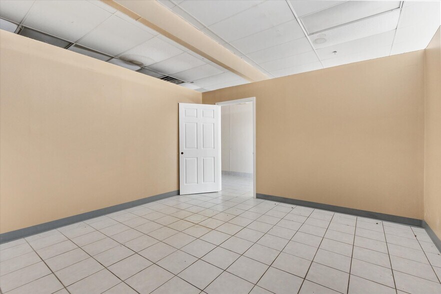 More Photos Of 440-500 W Gulf Atlantic Hwy, Wildwood Unknown For Lease