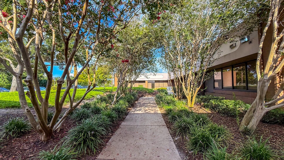 More Photos Of 13830 N 58th St, Clearwater Unknown For Lease