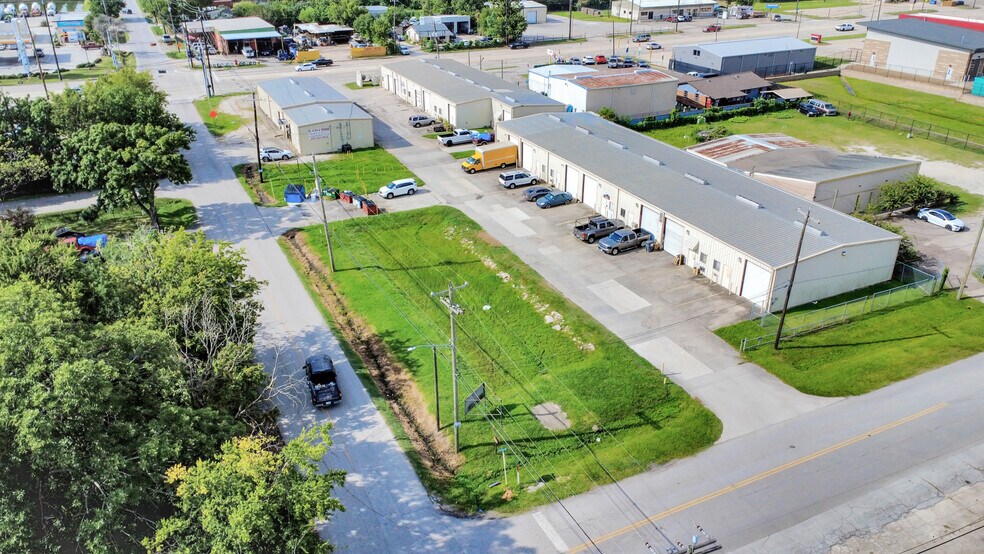 More Photos Of 1027 Aldine Bender Rd, Houston Warehouse For Lease