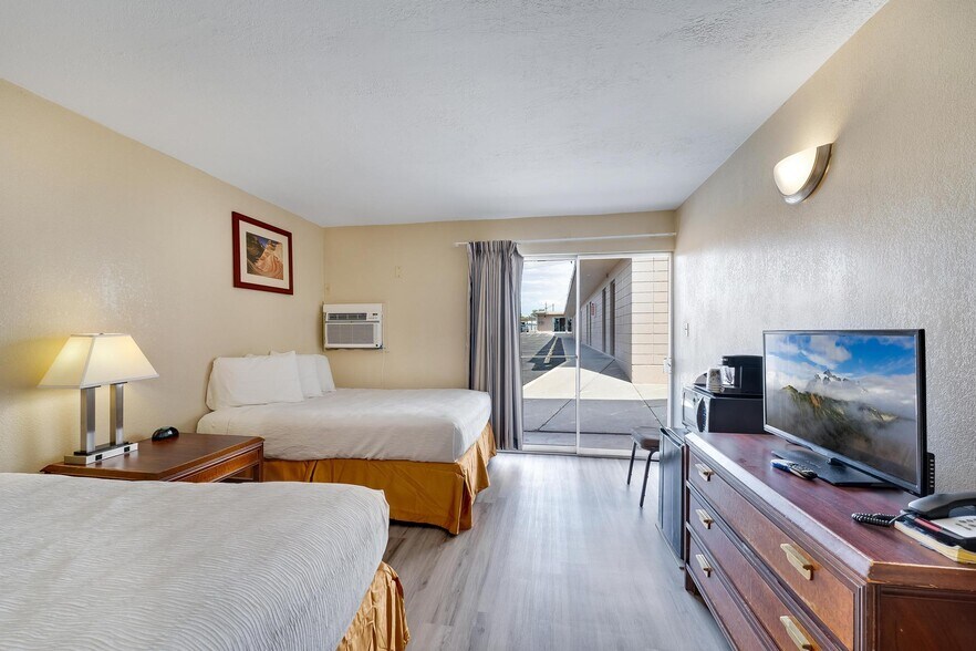 More Photos Of 150 N Lake Powell Blvd, Page Hotel For Sale