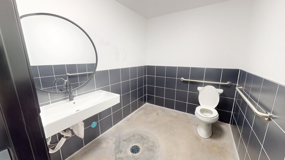 More Photos Of 2100 Double Creek Dr, Round Rock Warehouse For Lease