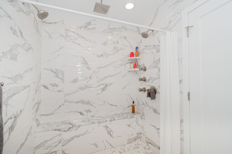 More Photos Of 1944-1952 Richmond Terrace, Staten Island Showroom For Lease