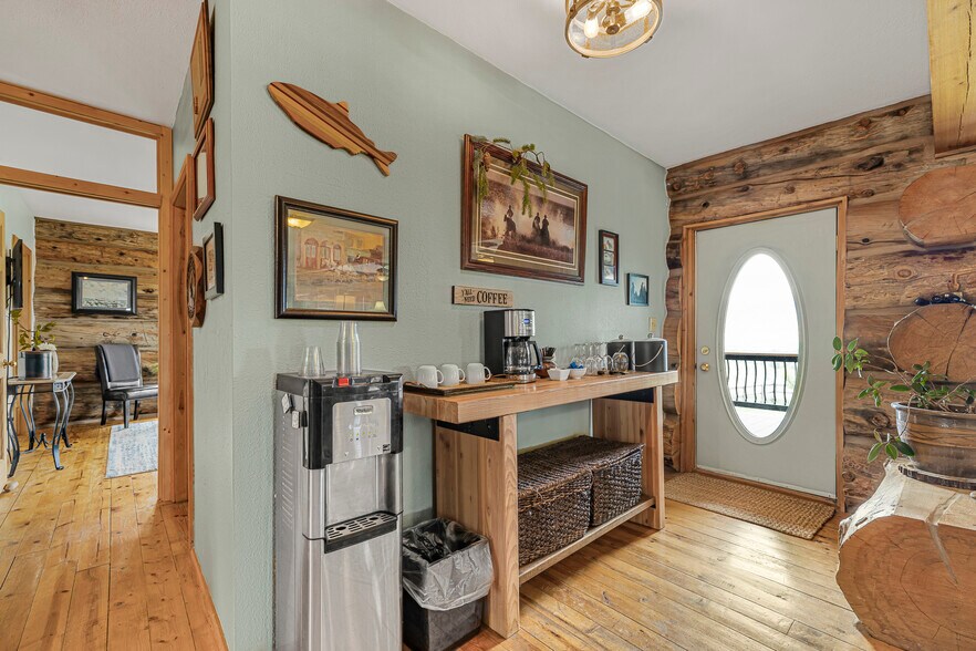 More Photos Of 13 Gott Ln, Salmon Hospitality For Sale