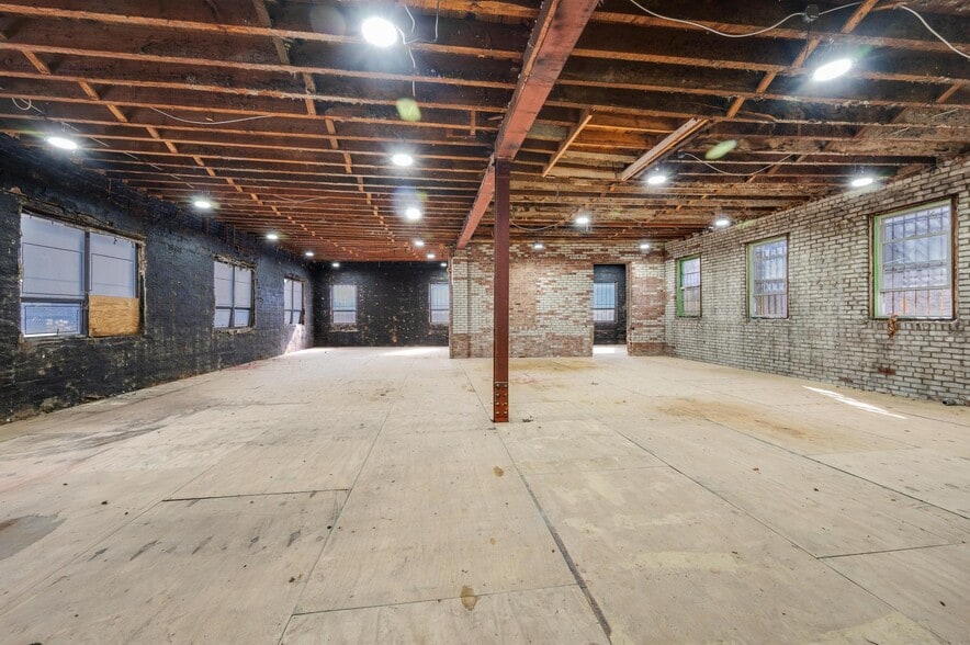 More Photos Of 1539 Covert St, Ridgewood Warehouse For Lease