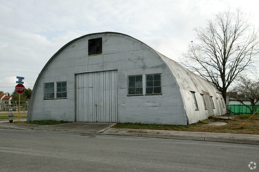 More Photos Of 322 Lucas St, San Antonio Auto Repair For Lease