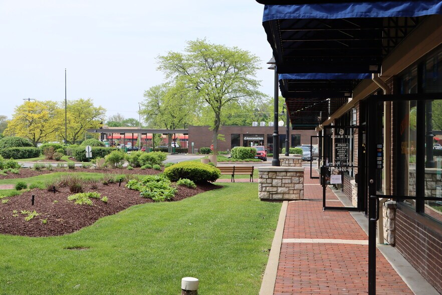 More Photos Of 29 Crystal Lake Plz, Crystal Lake Unknown For Lease