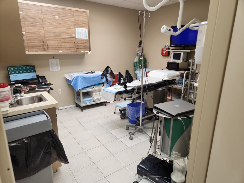 More Photos Of 2632 E 14th St, Brooklyn Medical For Sale