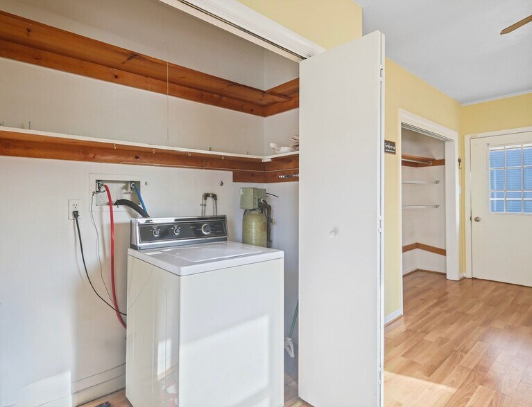 More Photos Of 122 E Main St, Stevensville Office For Sale