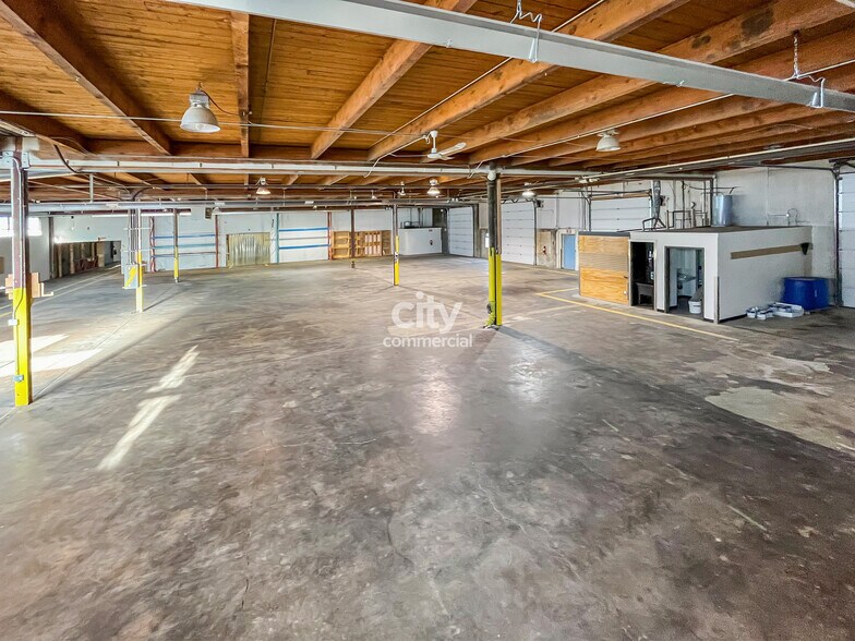 More Photos Of 11318-11320 143rd St NW, Edmonton Service For Lease