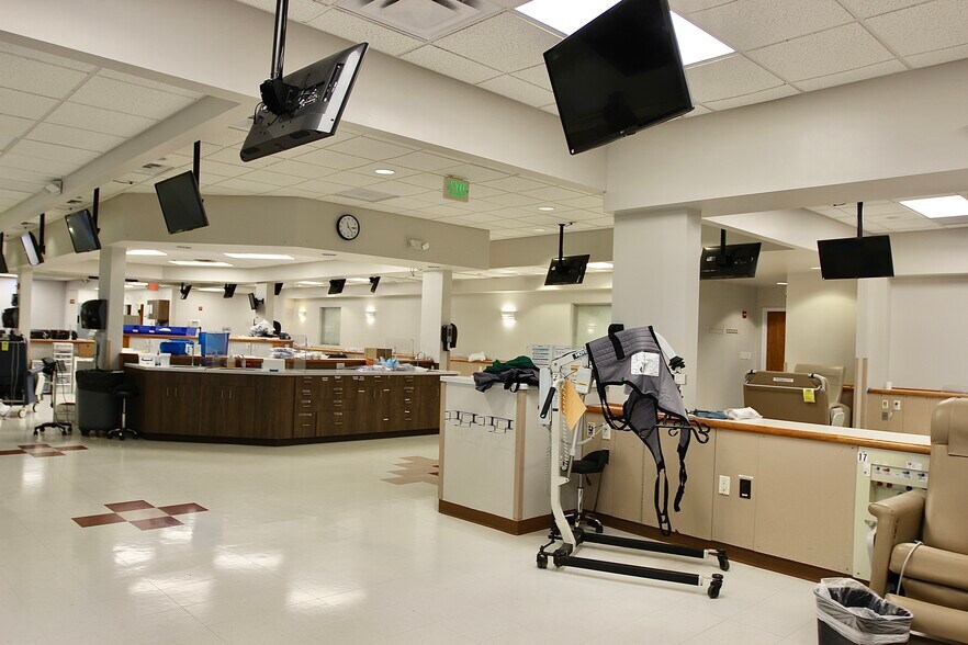 More Photos Of 650 34th St S, Saint Petersburg Medical For Lease