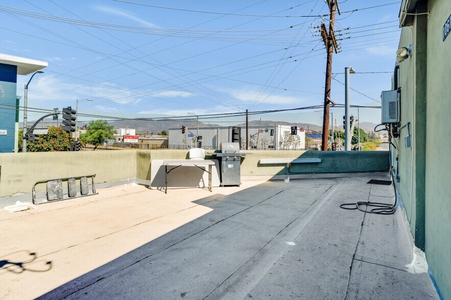 More Photos Of 10615-10619 San Fernando Rd, Pacoima Apartments For Lease