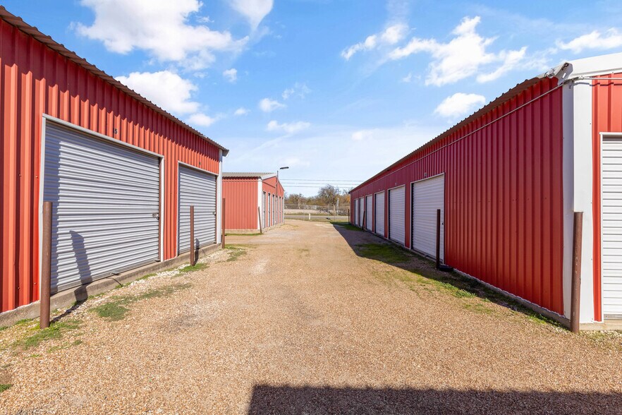 More Photos Of 8813 State 171 Hwy, Godley Self Storage For Sale