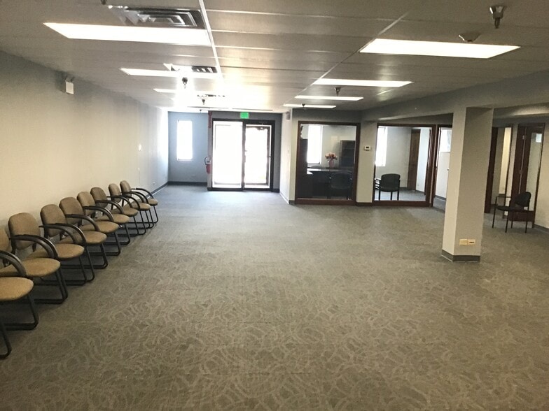 More Photos Of 435 W 194th St, Glenwood Manufacturing For Lease