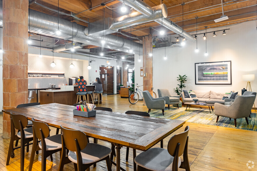 Primary Photo Of 320 W Ohio St, Chicago Coworking Space