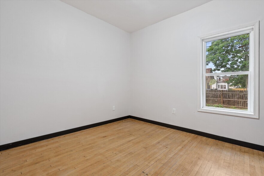 More Photos Of 1322 W Concordia Ave, Milwaukee Multifamily For Sale