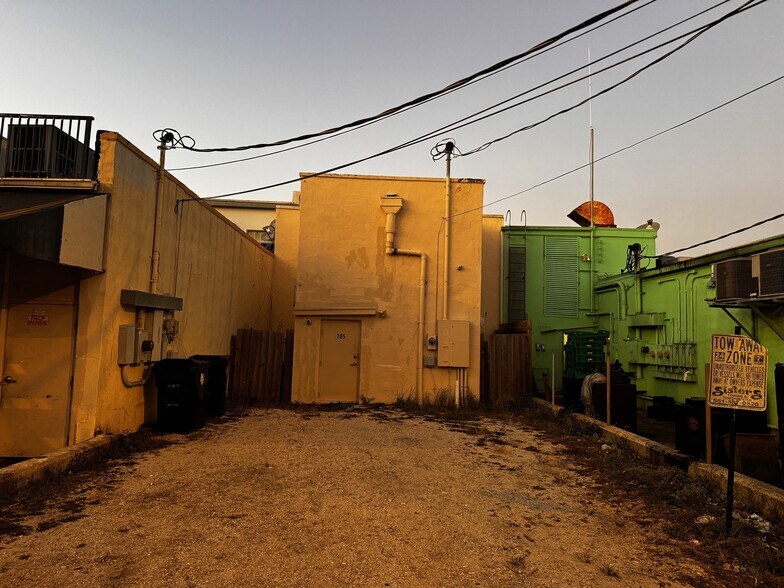 More Photos Of 705 Lake Ave, Lake Worth Storefront For Sale