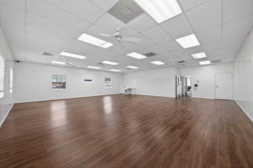 More Photos Of 8525 Queenston Blvd, Houston Freestanding For Sale