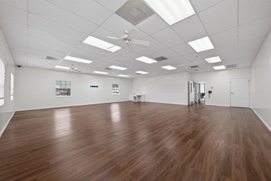 More Photos Of 8525 Queenston Blvd, Houston Freestanding For Sale