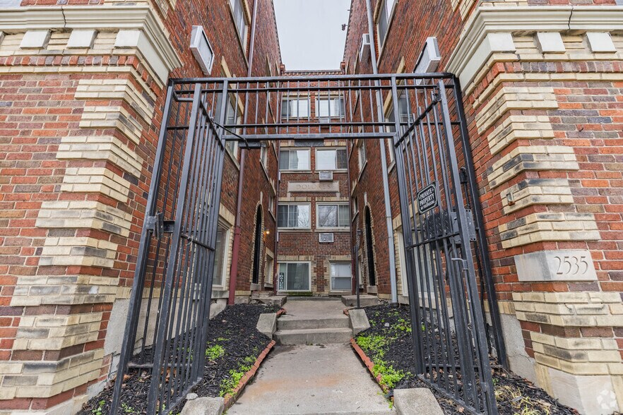 More Photos Of 2535 Burnet Ave, Cincinnati Apartments For Sale