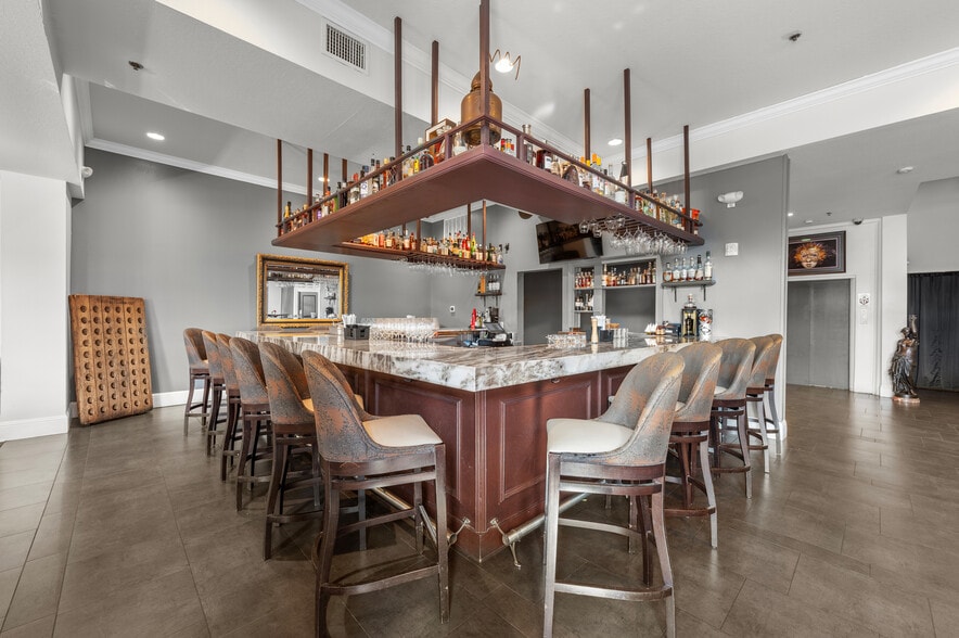 More Photos Of 655 2nd Ave S, Saint Petersburg Restaurant For Sale