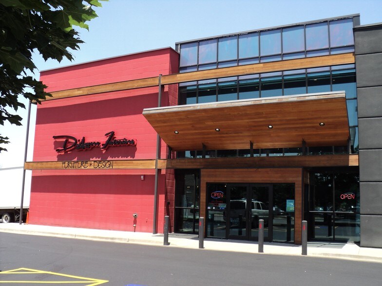 More Photos Of 475 S Broadway St, Denver Freestanding For Sale