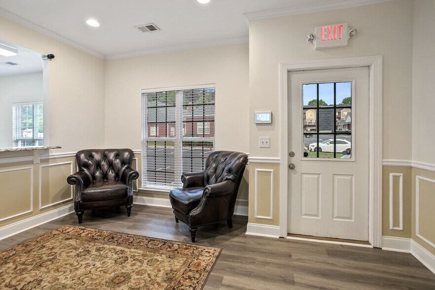 More Photos Of 200-204 River Park North Dr, Woodstock Medical For Sale