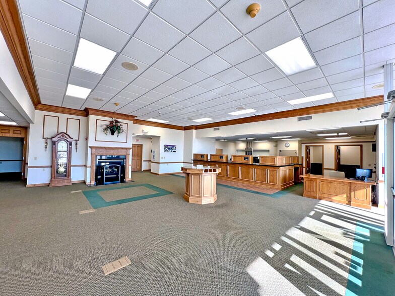 More Photos Of 2143 S State Route 157, Edwardsville Bank For Sale