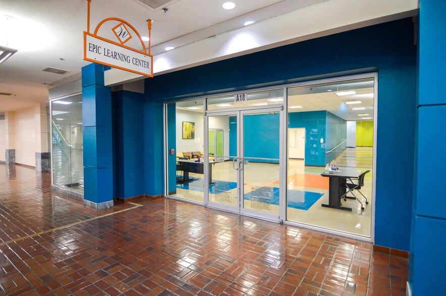 More Photos Of 4522 Fredericksburg Rd, San Antonio Medical For Lease