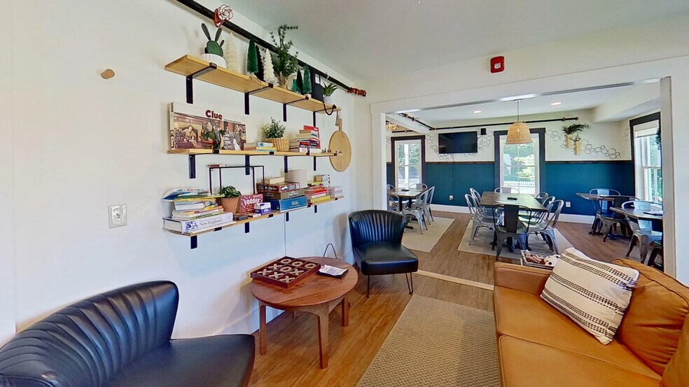 More Photos Of 15 Newmarket Rd, Durham Freestanding For Sale