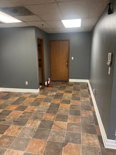 More Photos Of 1371-1375 Wilhelm Rd, Mundelein Distribution For Lease