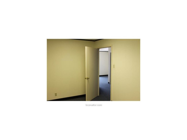 More Photos Of 1300 S Texas Ave, Bryan Freestanding For Lease